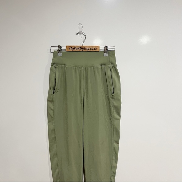 Athleta Run With It pant in Eucalyptus Olive - Picture 5 of 9